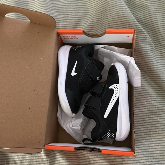 Baby Nike Size 4c Shoes - Picture 6 of 6